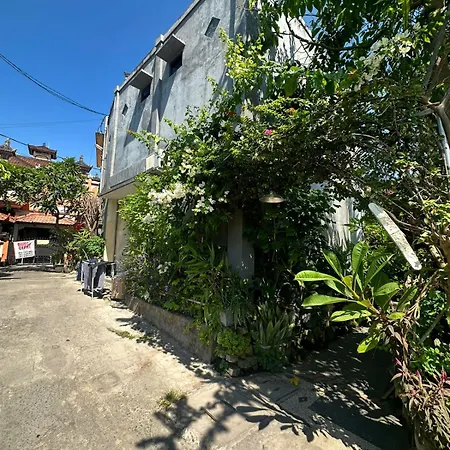 Sari Buana Bed & Breakfast-3